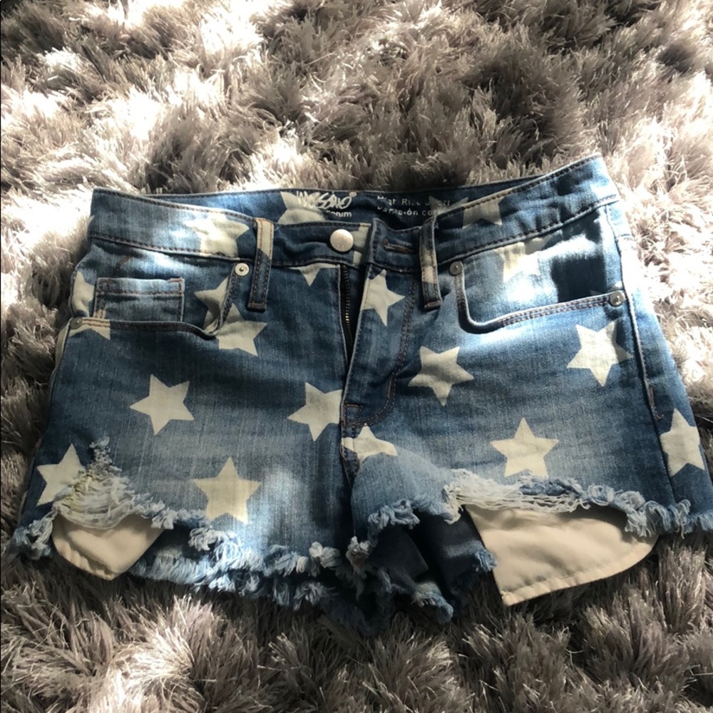 Star print jean shorts